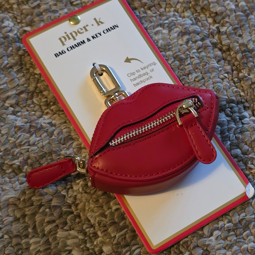 Piper K Red Lips Bag Charm Key Chain Novelty Coin Purse Gold Tone Clip NWT